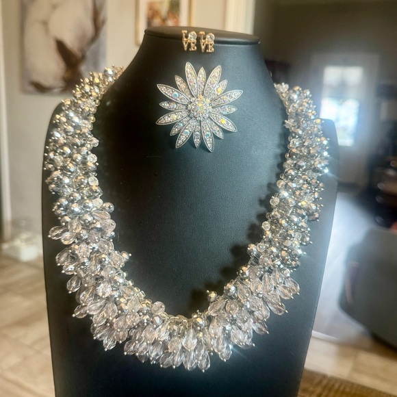 Joan Rivers AB rhinestone brooch, Love earrings & Aldo statement necklace lot - Picture 3 of 6